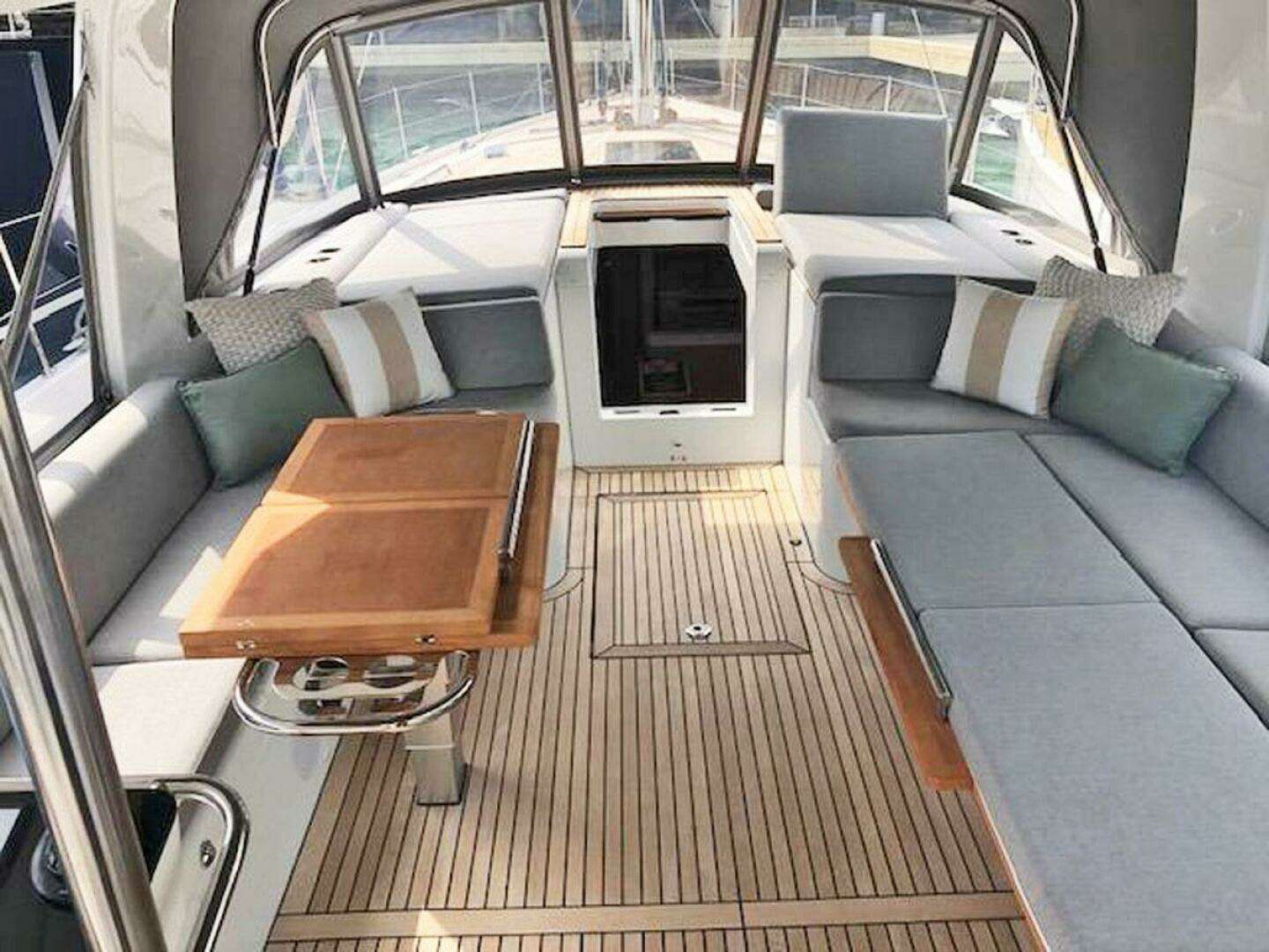 2023 Beneteau Oceanis 60 - Image 18