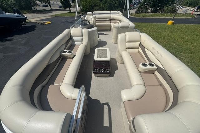 2008 Bennington 2575RL I/O pontoon boat with spacious seating and cup holders.