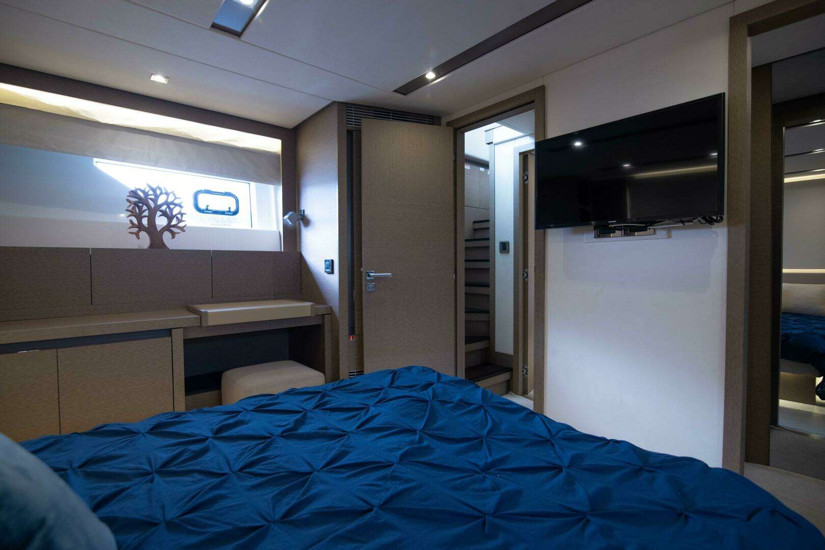 2018 Prestige 680 Flybridge - Image 25