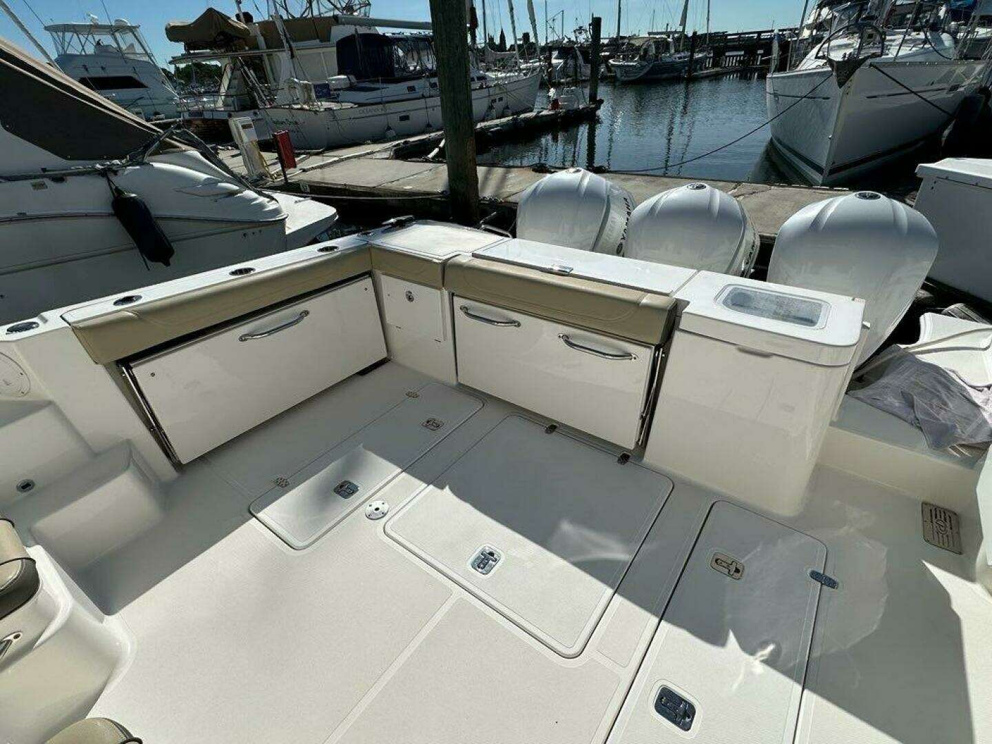 2020 Pursuit 355 OS - Image 35