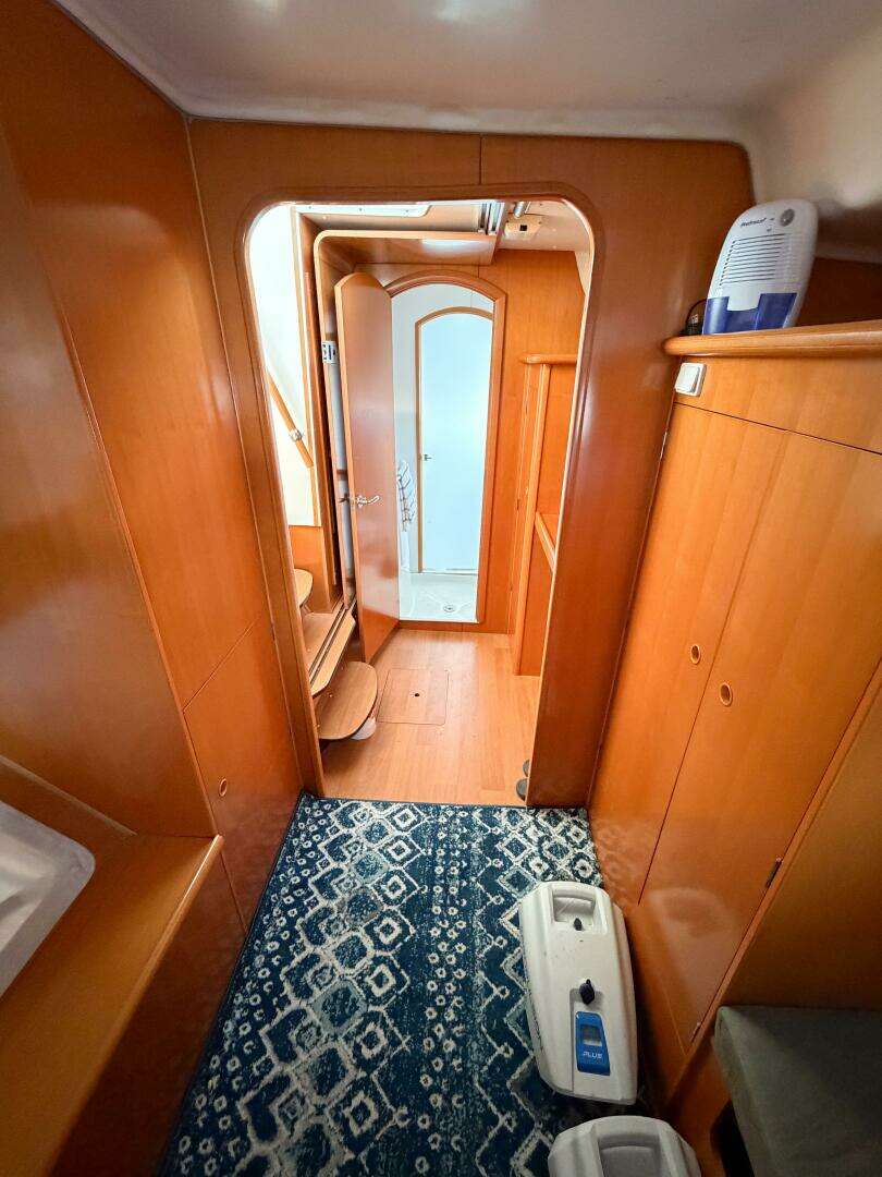 2005 Lagoon 380S - Image 40