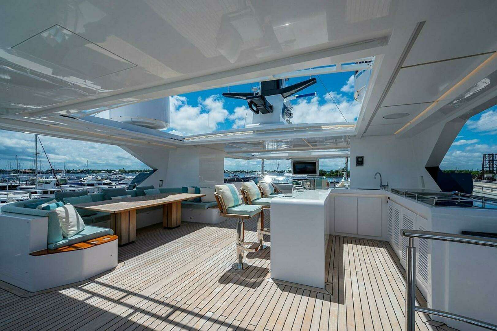 2020 Majesty Yachts 140 - Image 12
