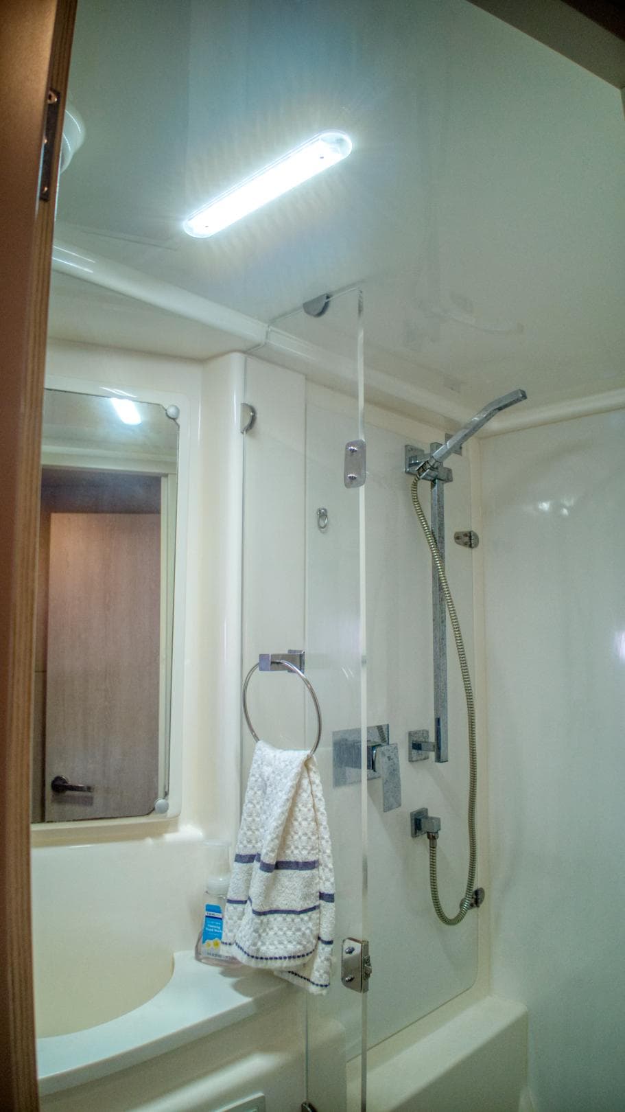 Leopard 48 yacht bathroom, modern shower, towel rack, mirror, 2015 model.