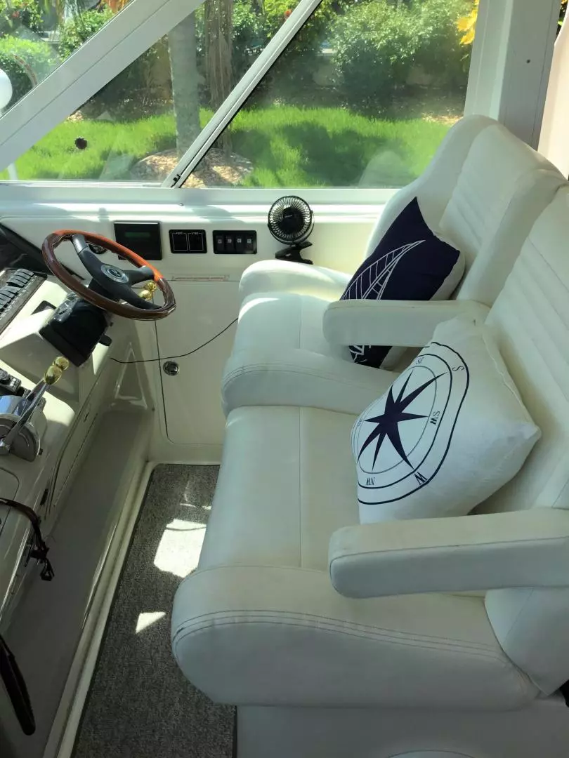 2005 Sea Ray 40 Motor Yacht - Image 25