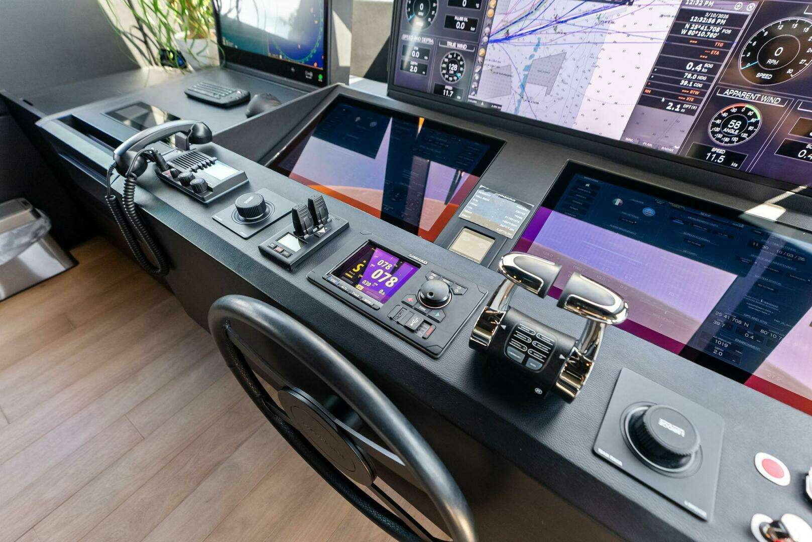 2023 Custom Line 33 Navetta - Image 104