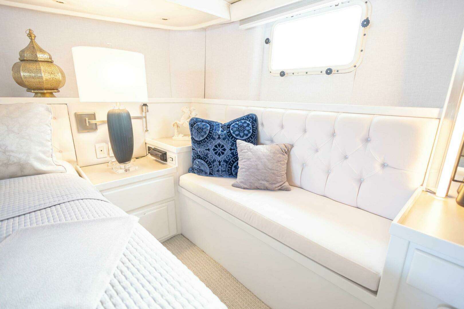 1989 Hatteras Cockpit Motor Yacht - Image 22