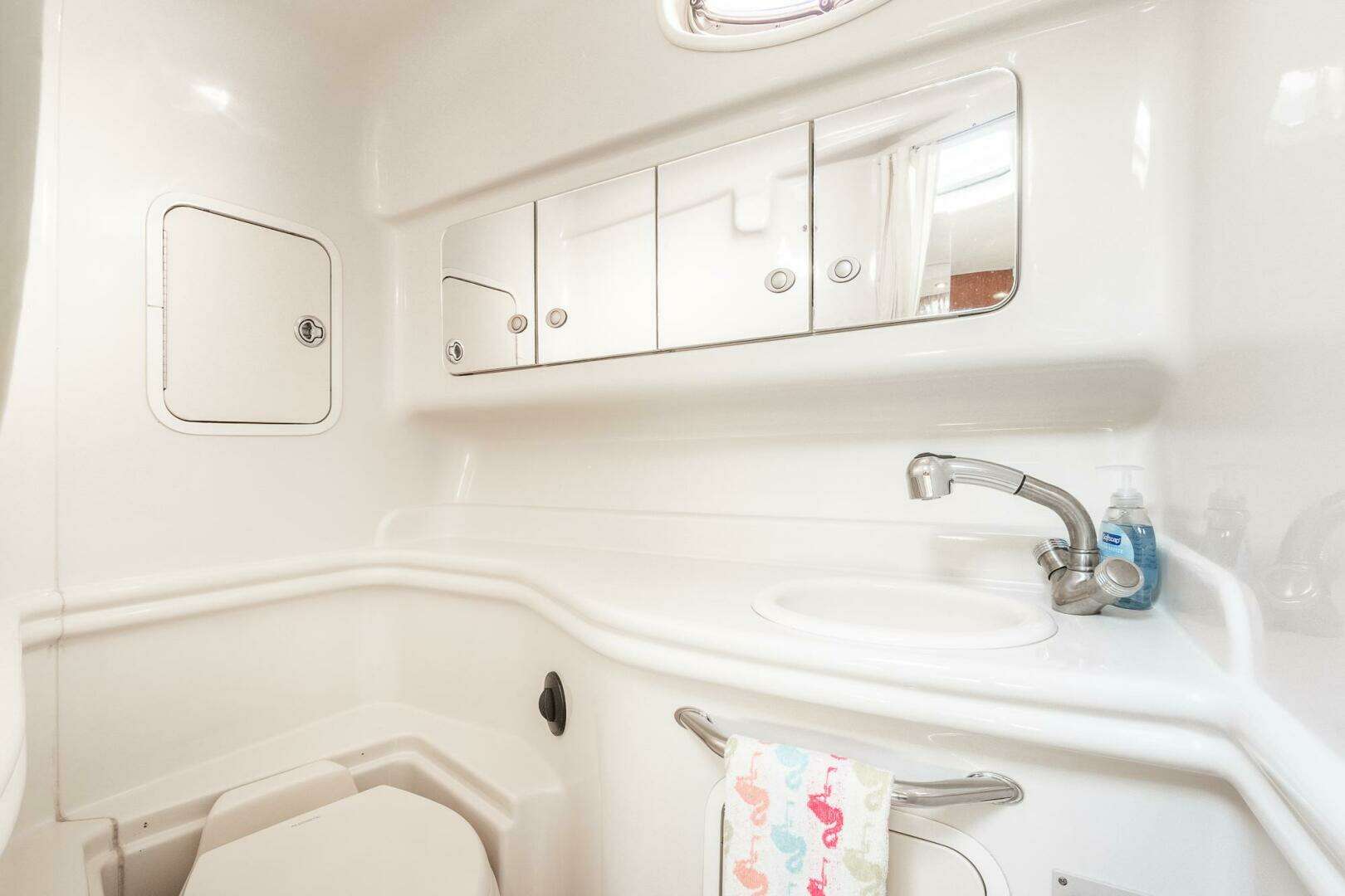 2007 Sea Ray 320 Sundancer - Image 22