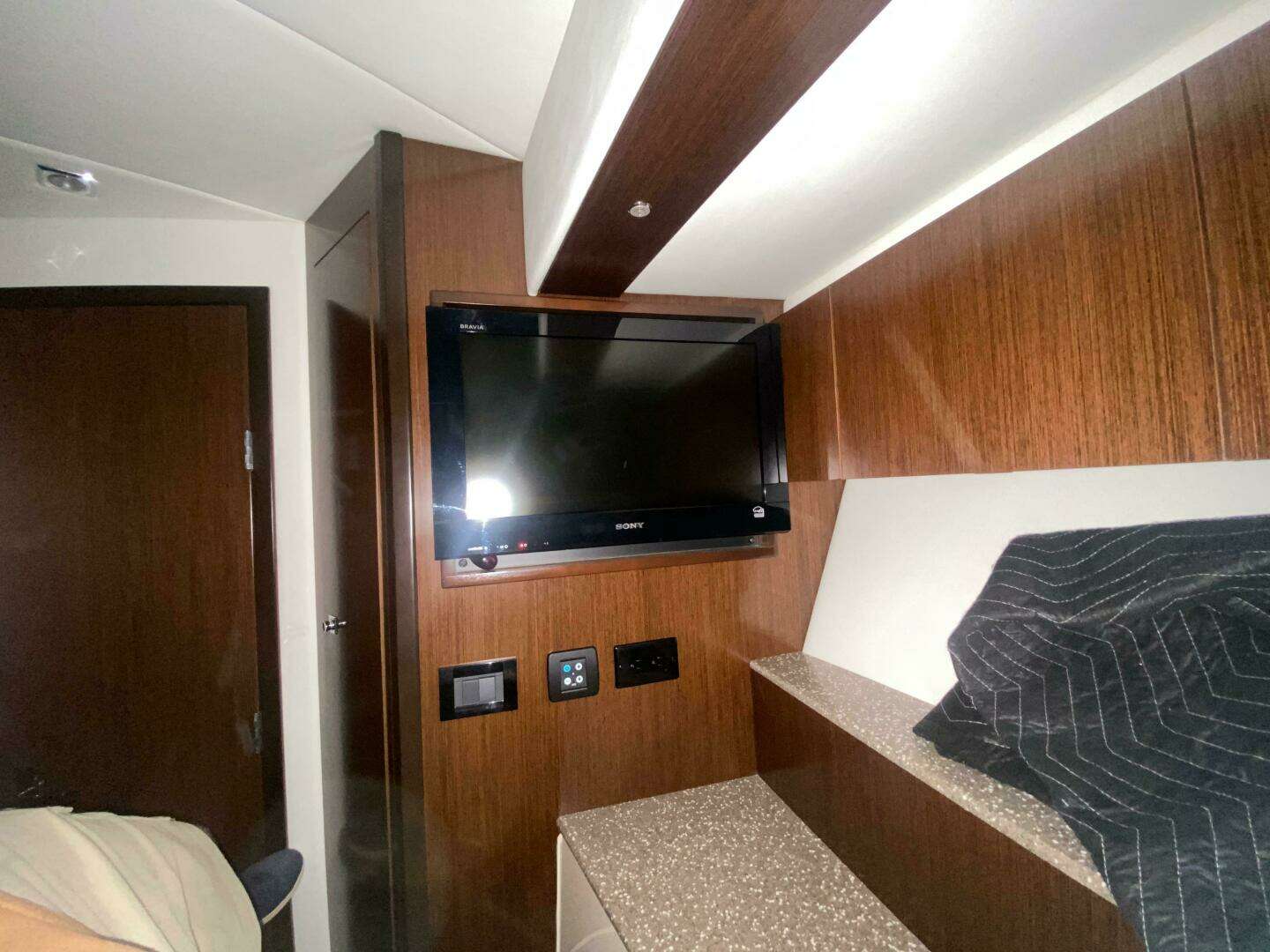 2012 Cruisers Yachts 48 Cantius - Image 16