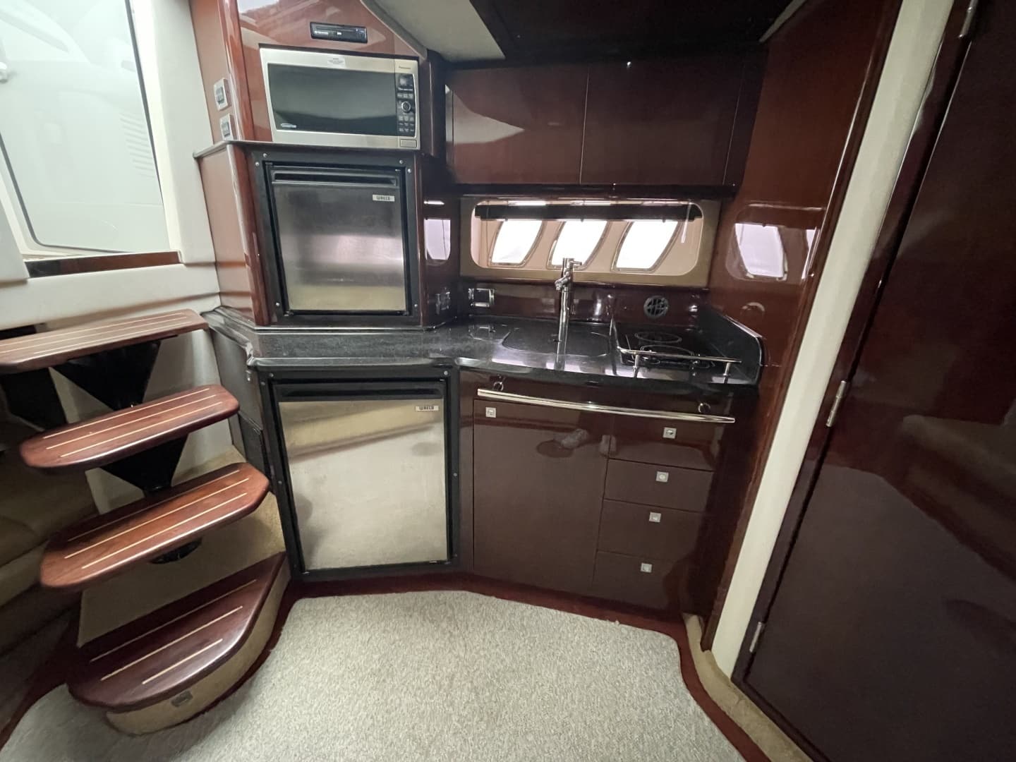 2010 Sea Ray 390 Sundancer - Image 14