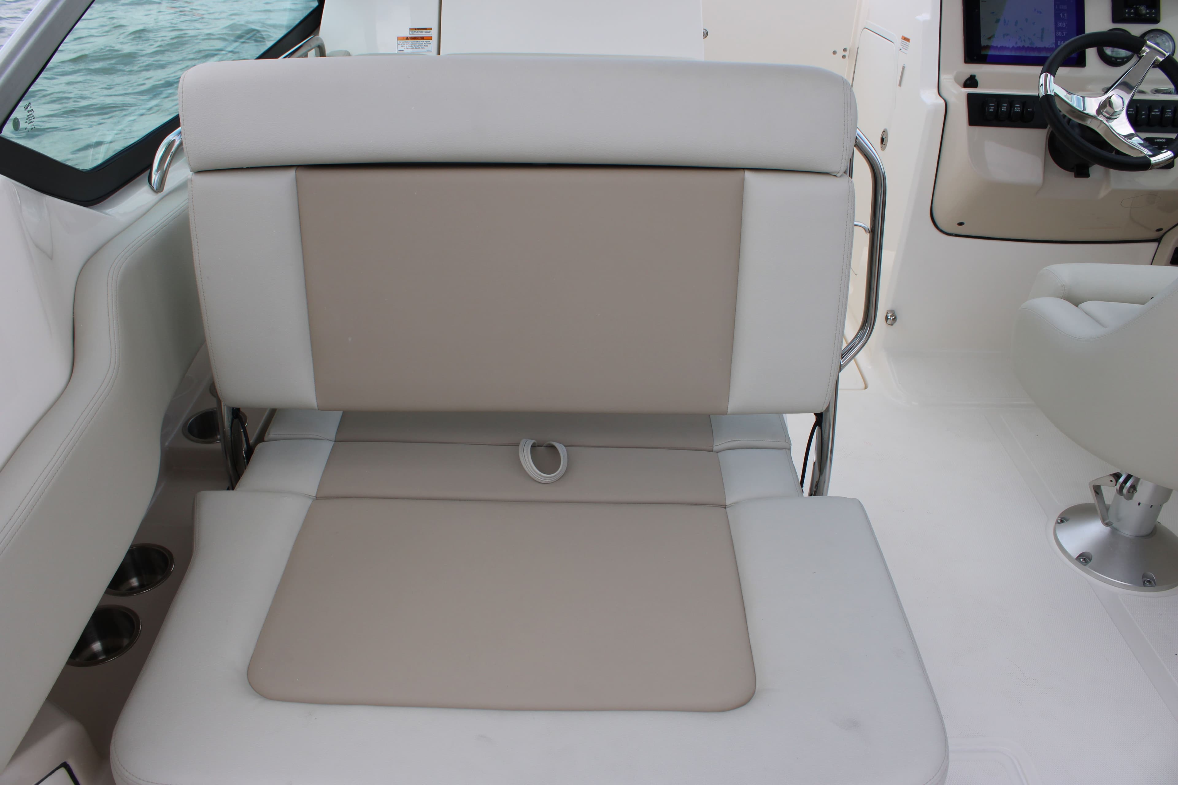 2026 Boston Whaler 240 Vantage - 42