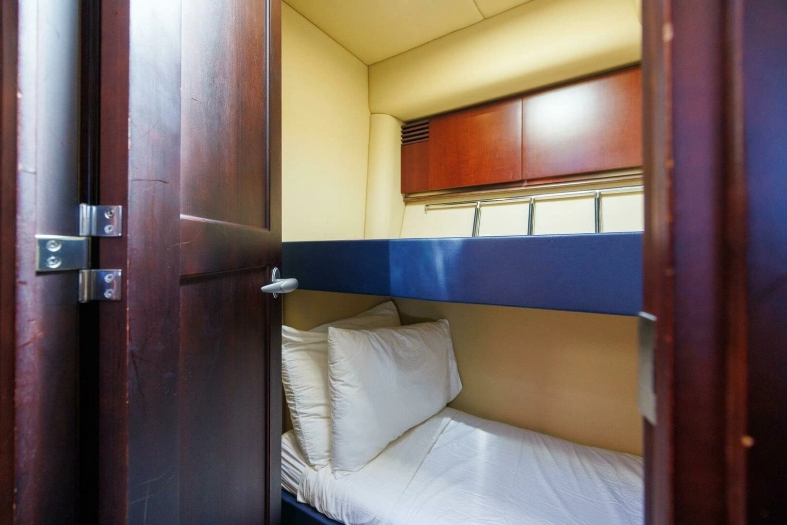 2006 Sea Ray 52 Sedan Bridge - Image 20