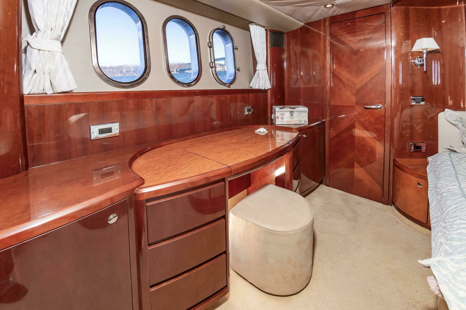 2006 Princess 75 - Image 45