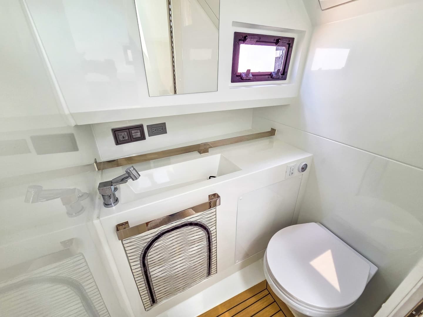 2026 De Antonio Yachts D32 - Image 37