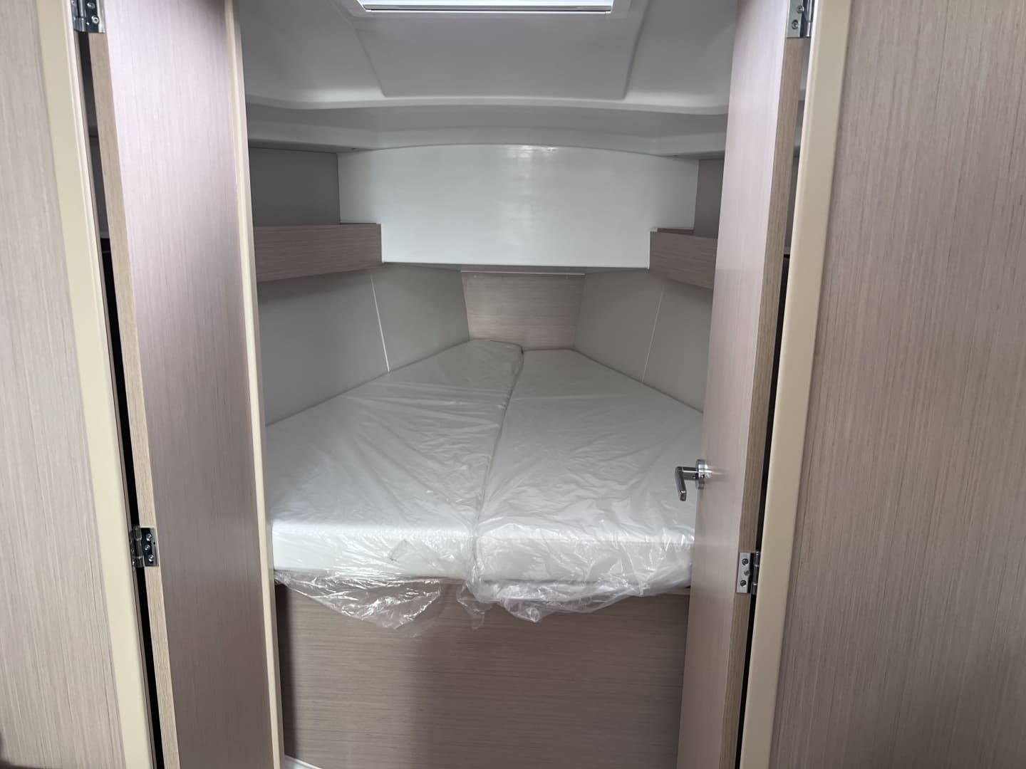 2024 Beneteau 30.1 - Image 6