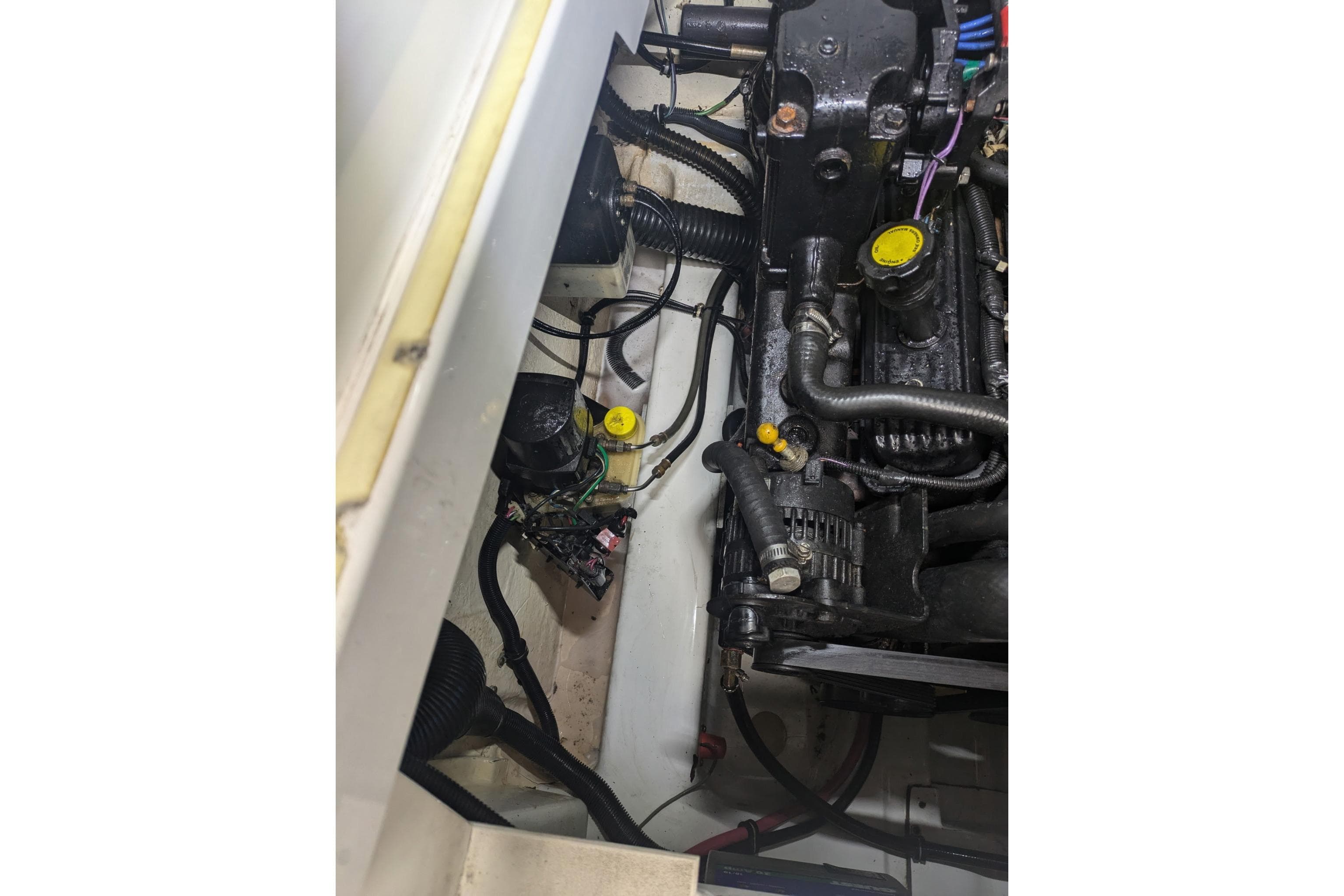 Engine compartment of a 2008 Formula 292 FASTech boat, showing detailed components and wiring.