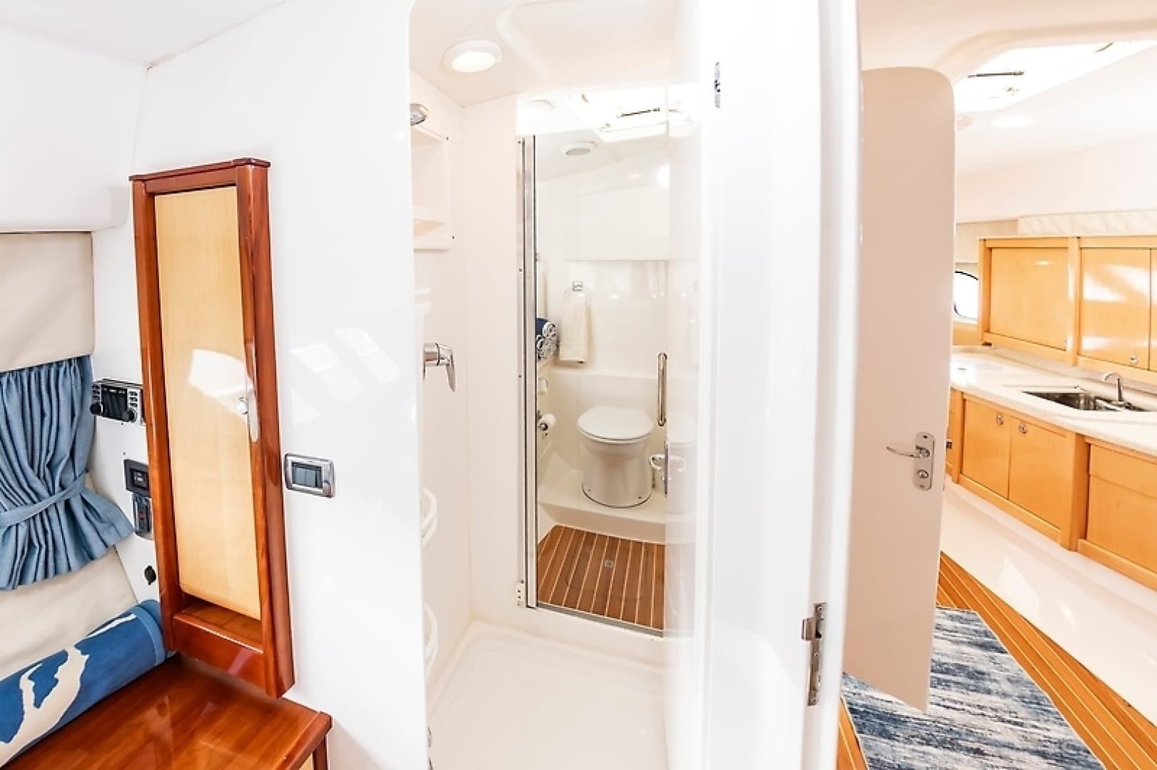 2010 Intrepid 475 Sport Yacht - Image 37