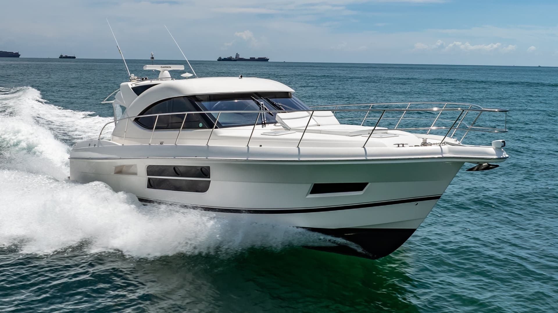 2016 Riviera 5000 Sport Yacht - Image 15