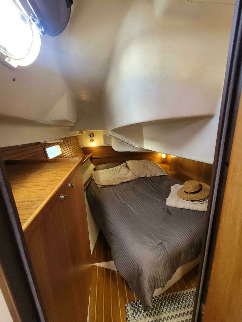 2015 Catalina 445 - Image 32