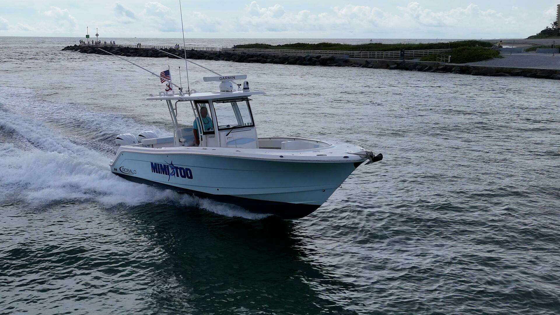 2023 Robalo R302 - Image 5