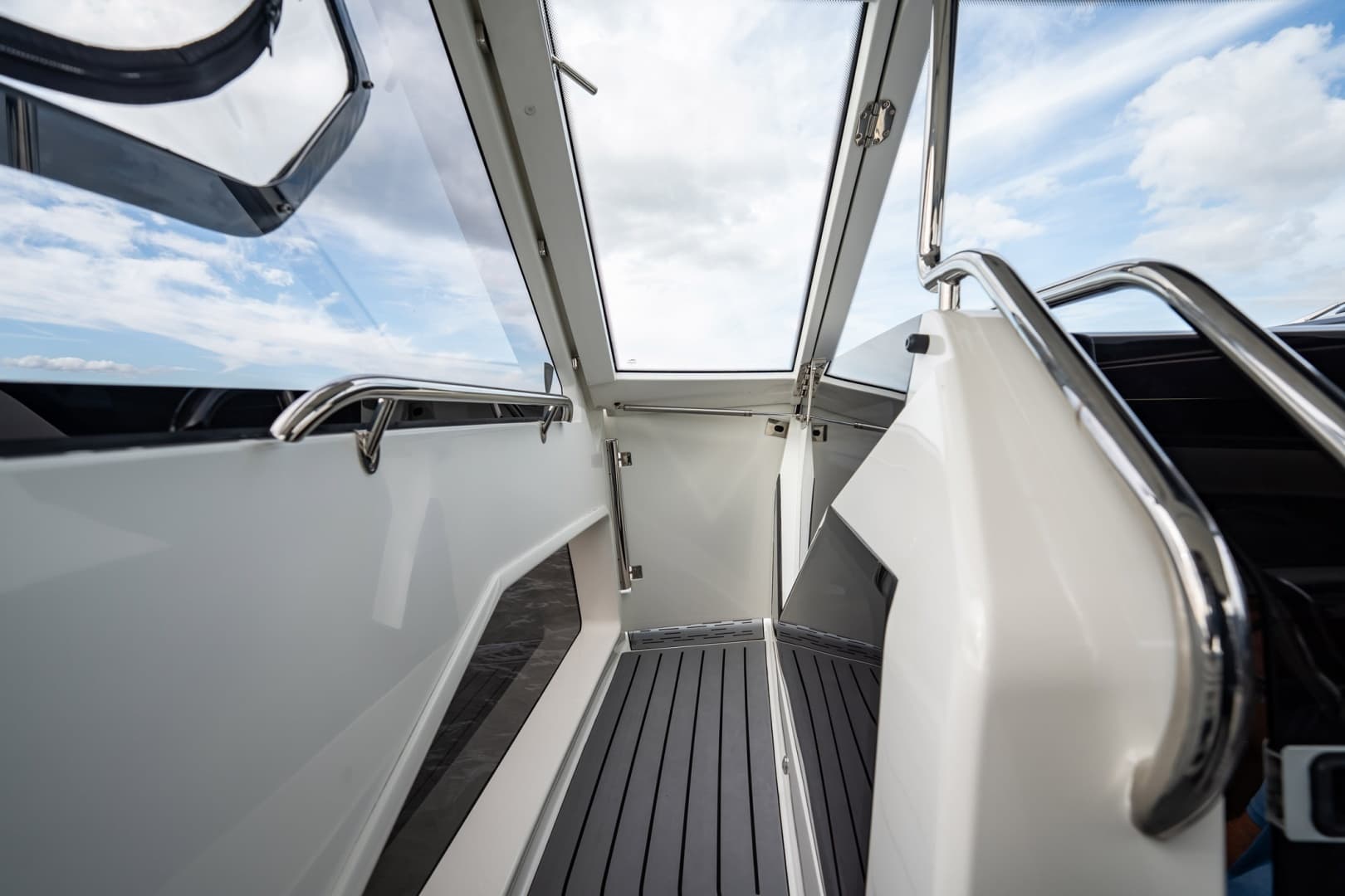2023 Galeon — - Image 23