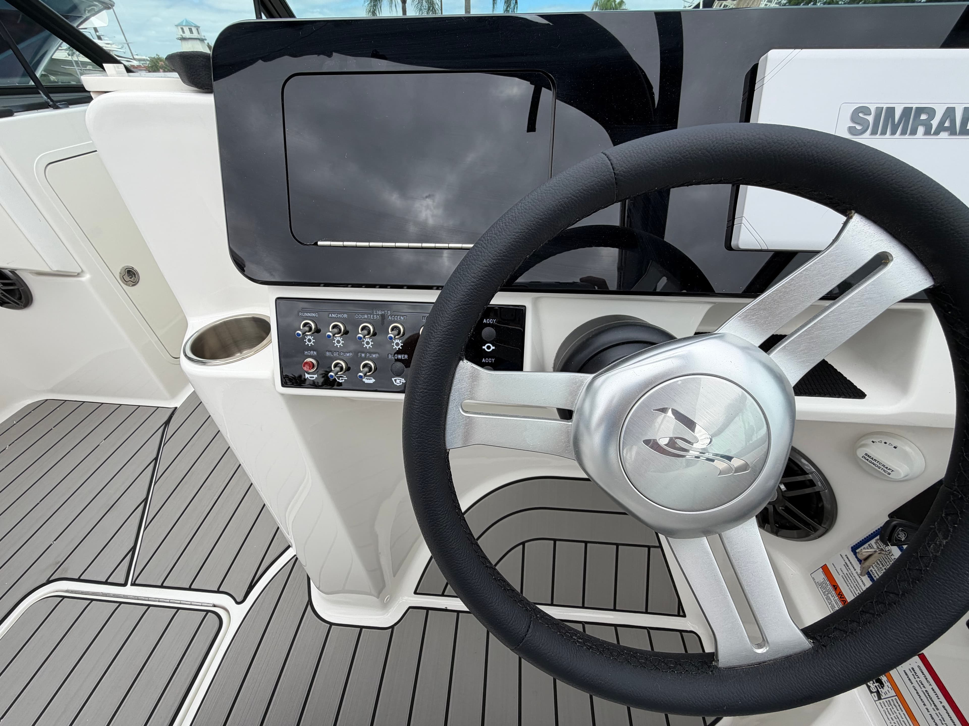 2026 Sea Ray SDX 270 Outboard - 12