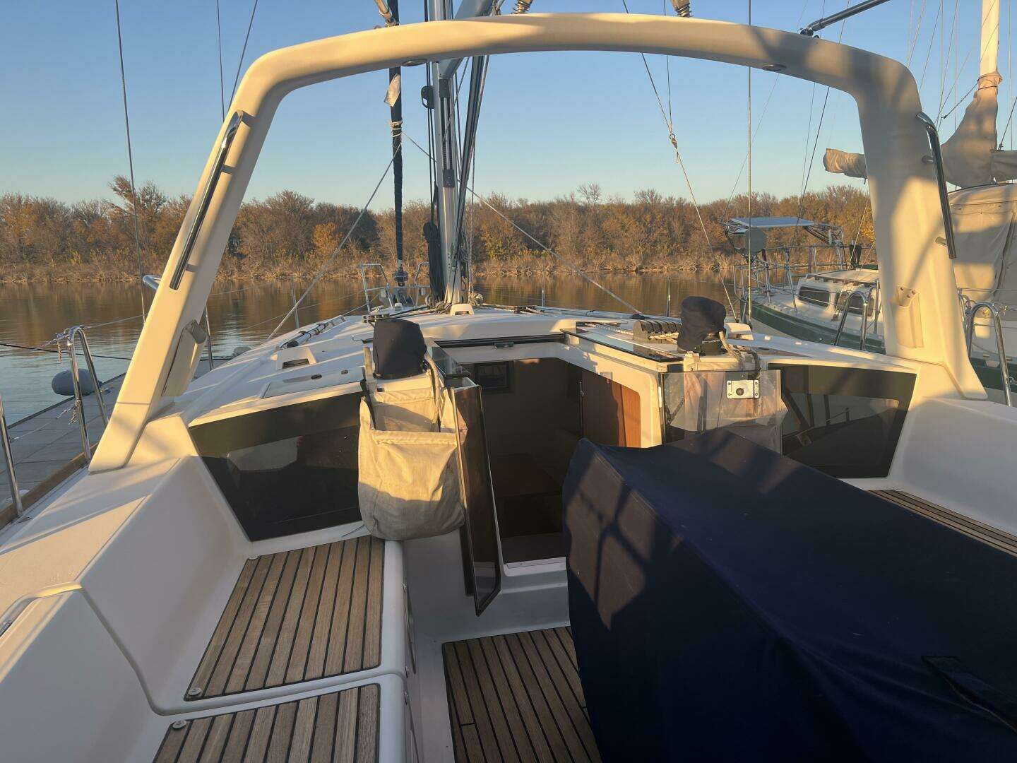 2013 Beneteau Oceanis 41 - Image 97