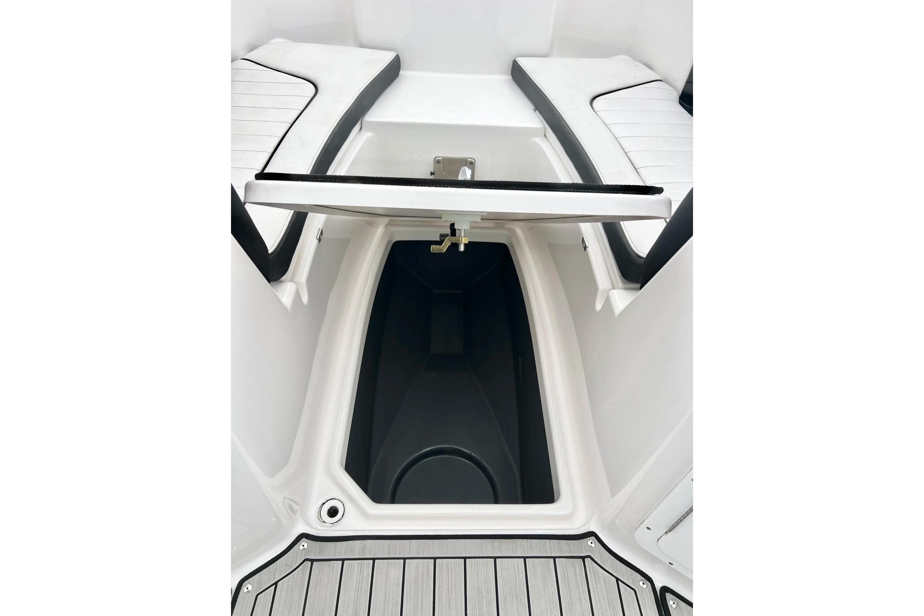 2022 Yamaha Boats 255 FSH Sport H storage compartment with sleek seating design.