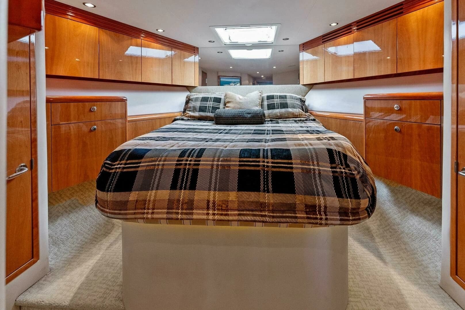 2007 Hatteras 64 Convertible - Image 19