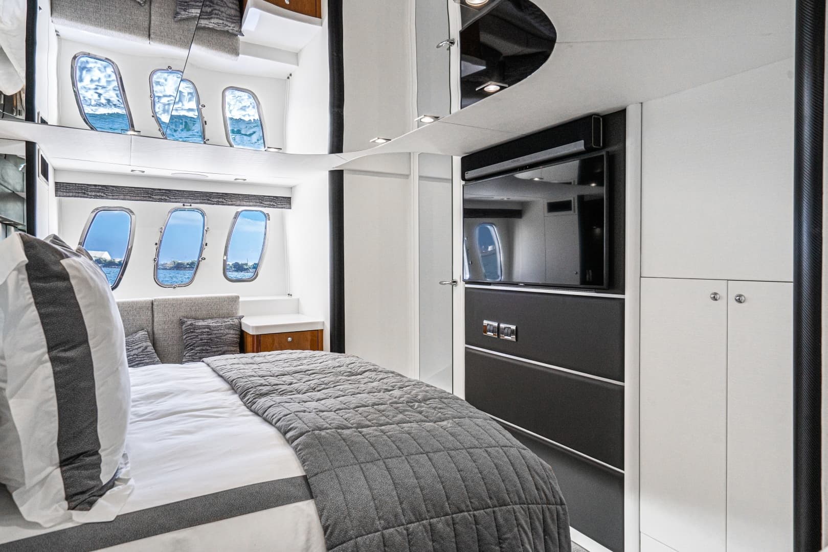 2005 Sunseeker 68 Predator - Image 14