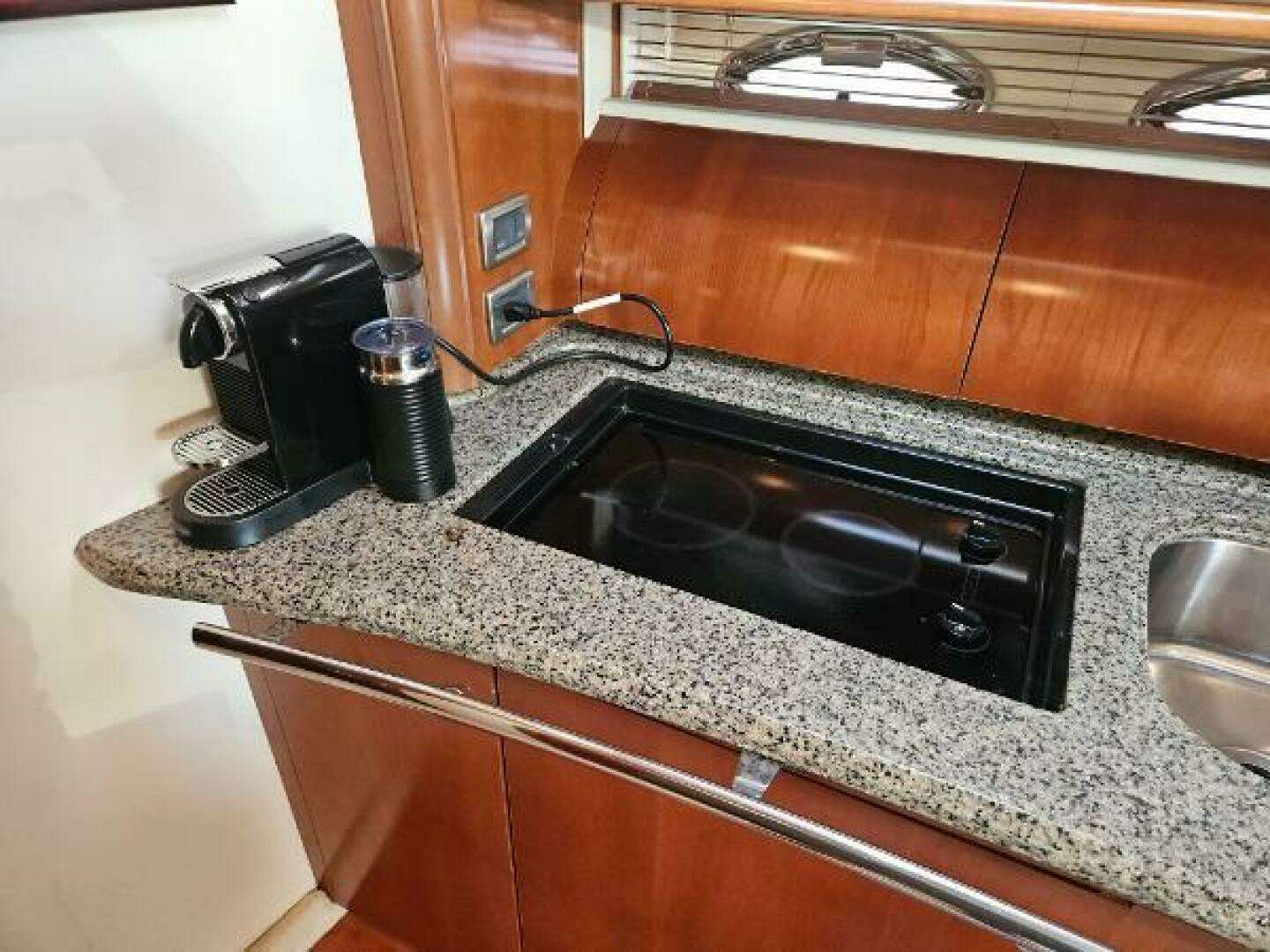 2005 Sea Ray 500 Sundancer - Image 25