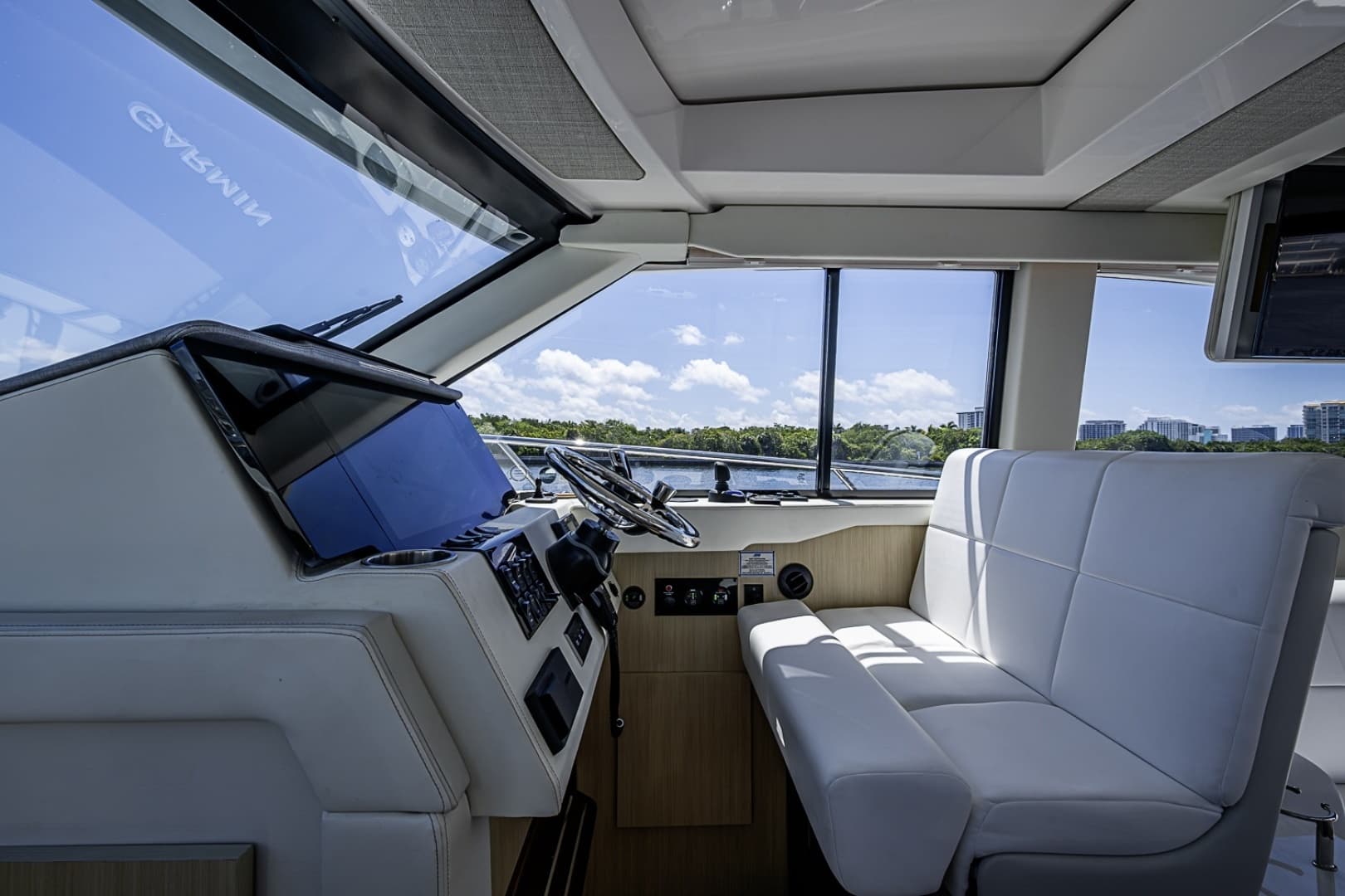 2025 Regal 38 XO - Image 25