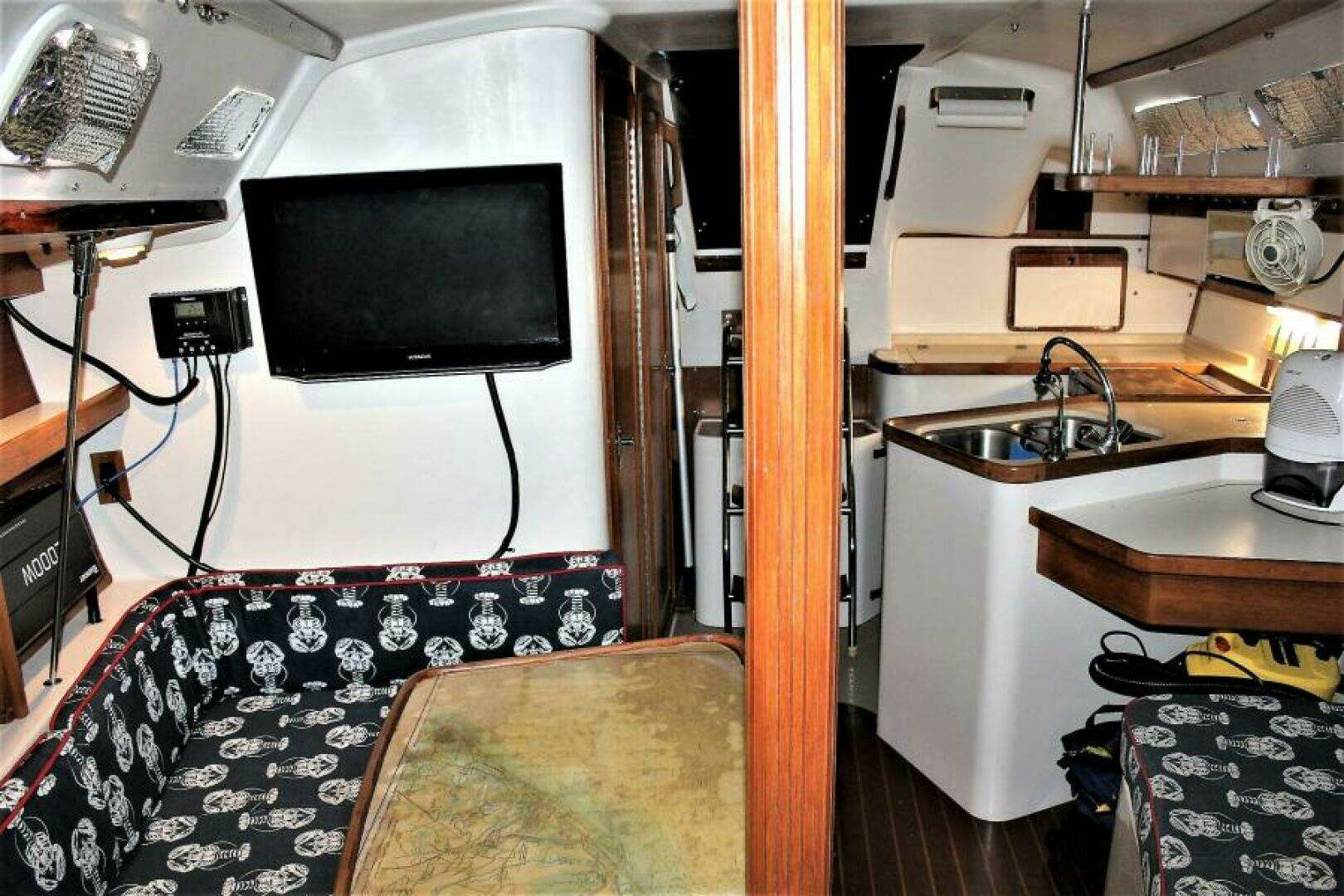 1996 Catalina 320 - Image 15