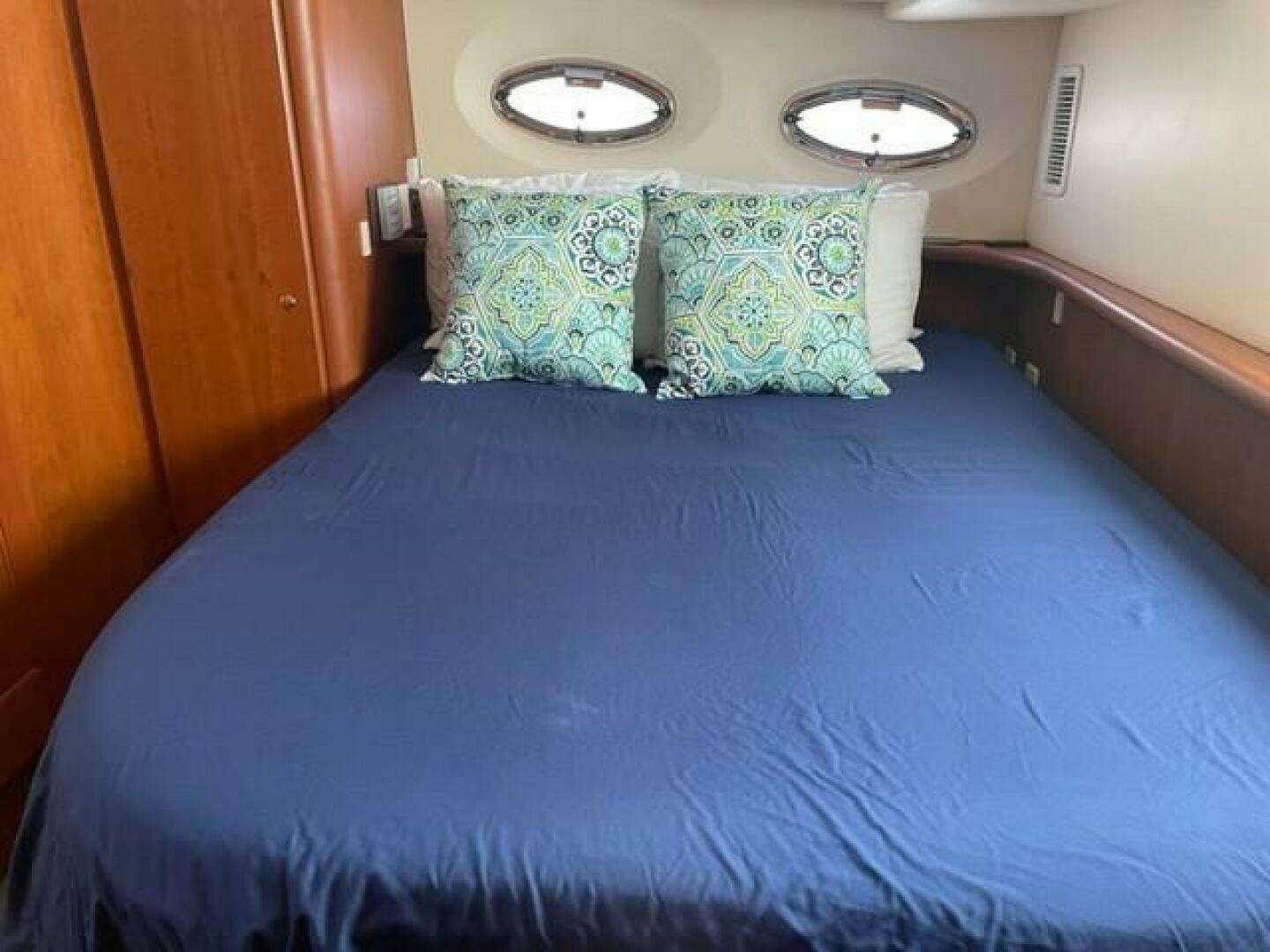 2006 Silverton 35 Motor Yacht - Image 24