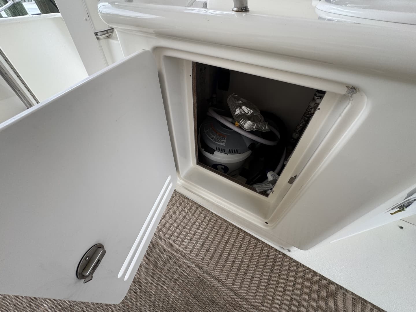 2001 Sea Ray 380 Aft Cabin - Image 37