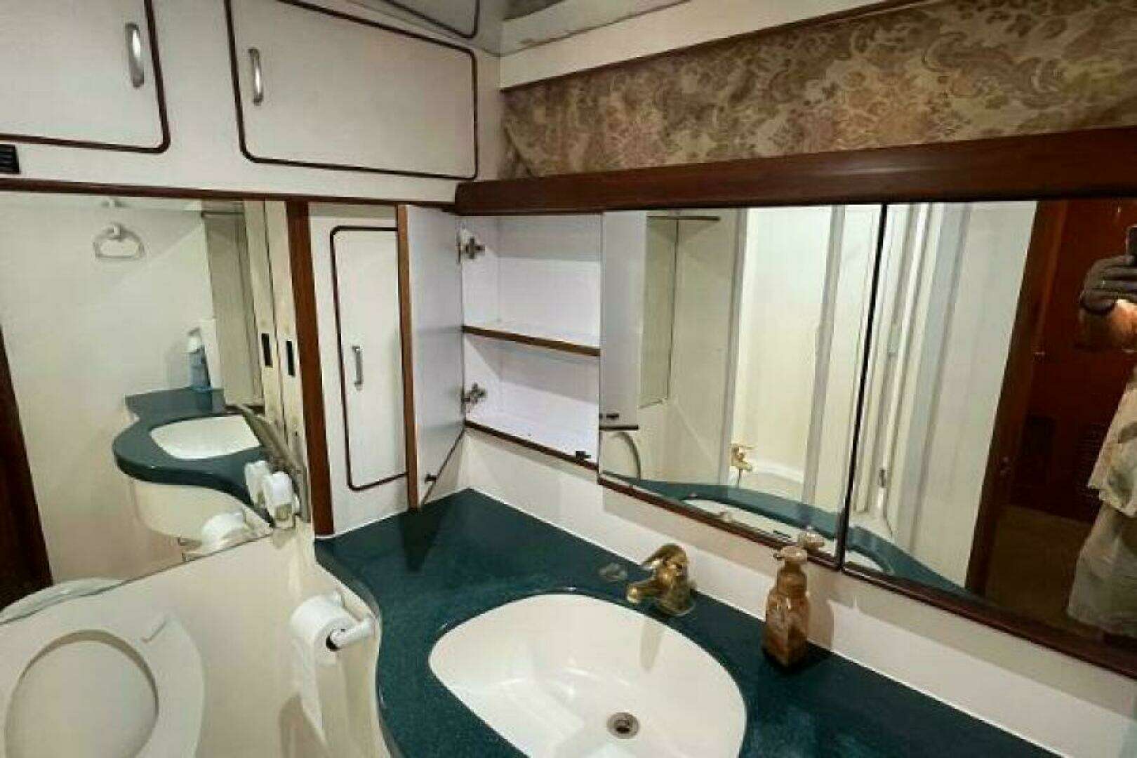 1998 Hyatt 51 Aft Cabin MY - Image 58