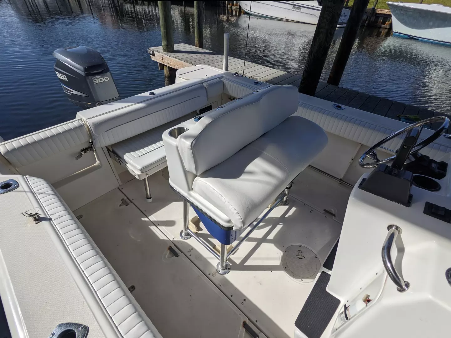 1998 Boston Whaler 23 Outrage - Image 3