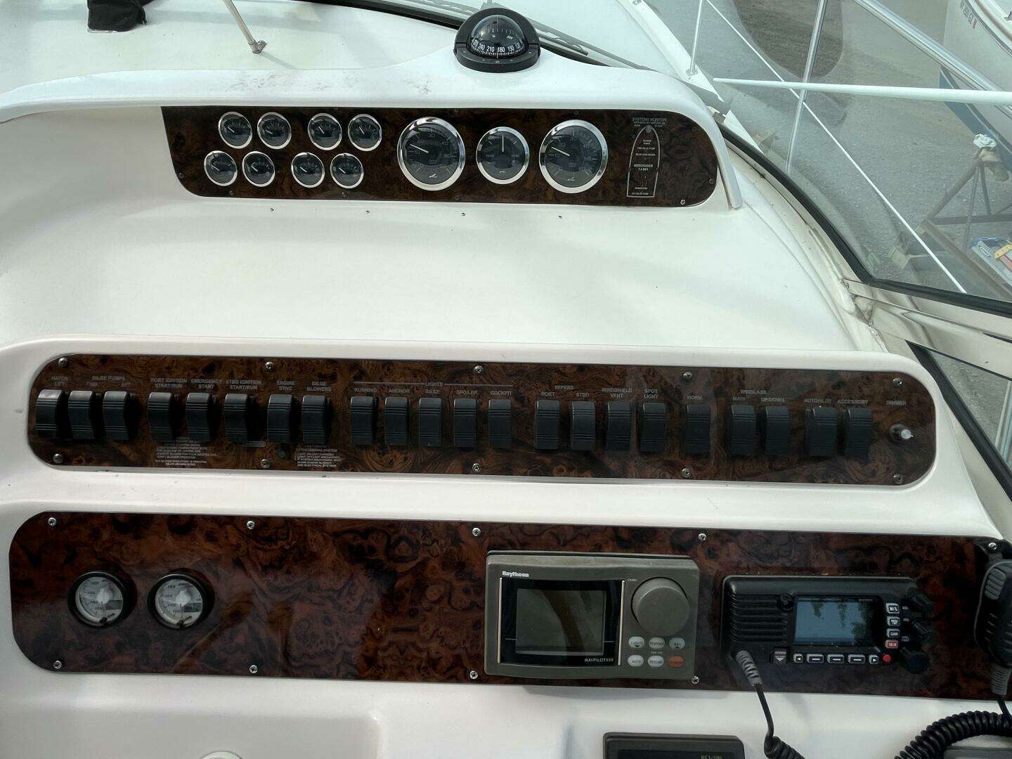 1999 Sea Ray 400 Sundancer - Image 34