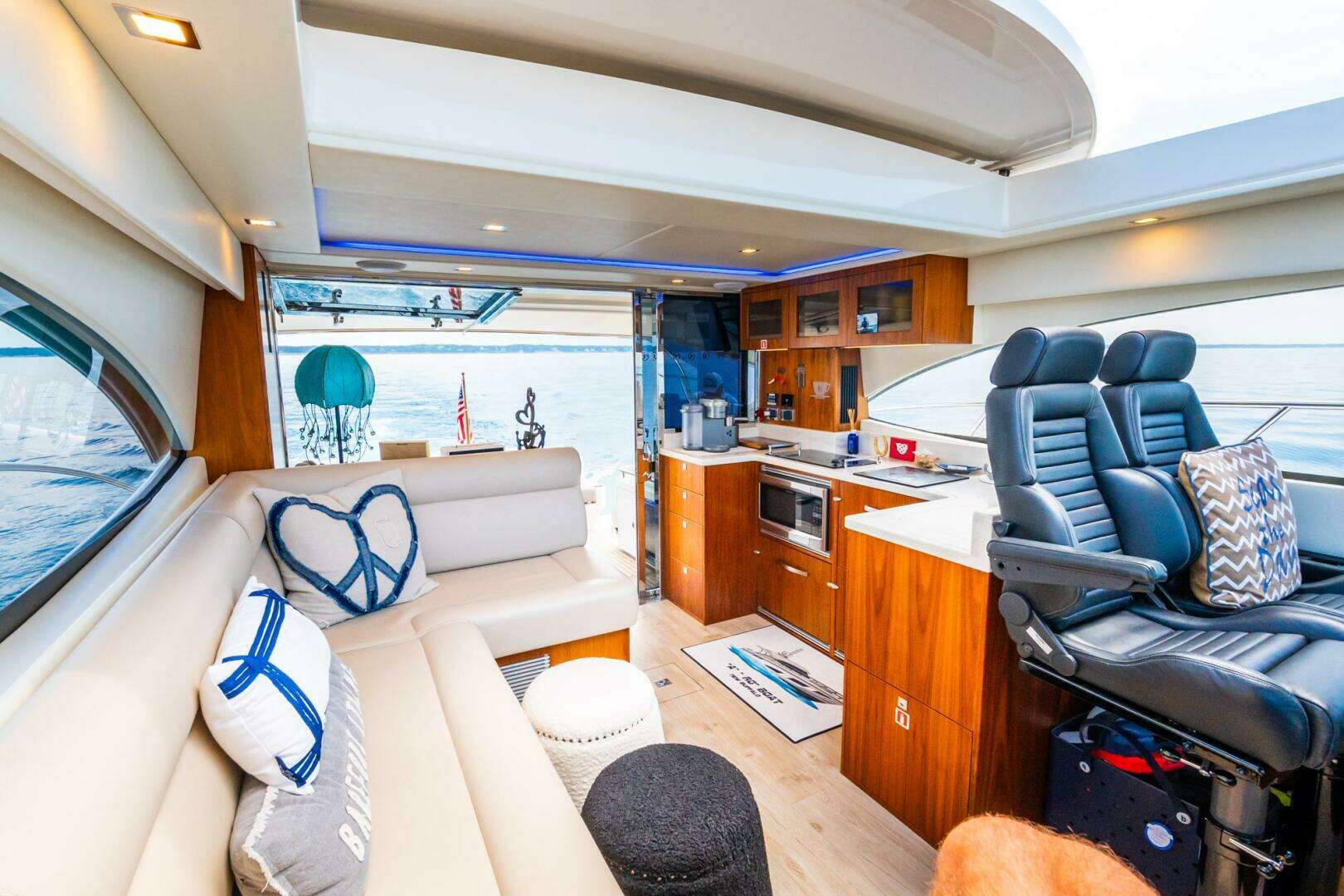 2019 Riviera 4800 Sport Yacht - Image 29
