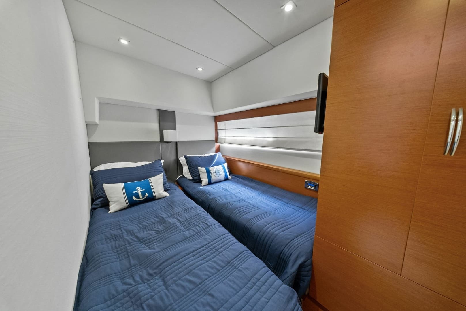 2015 Prestige 550 - Image 51