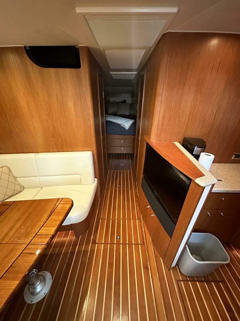 2011 Tiara Yachts 4300 Open - Image 21