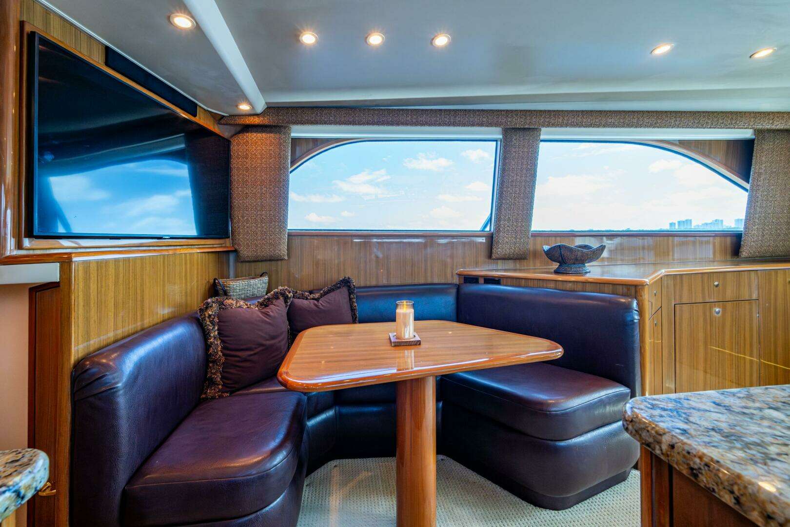 2006 Viking 52 Convertible - Image 6