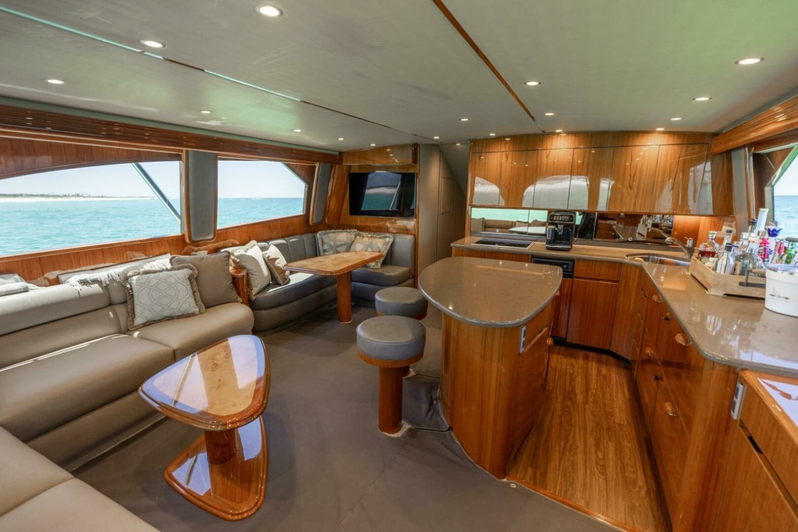 2015 Viking 62 Convertible - Image 7