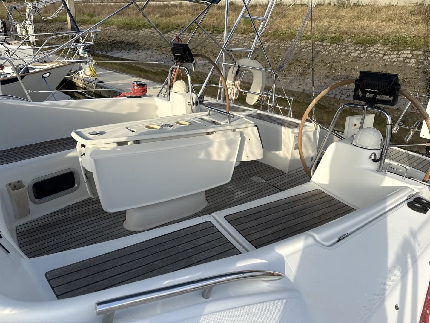 2010 Beneteau — - Image 12