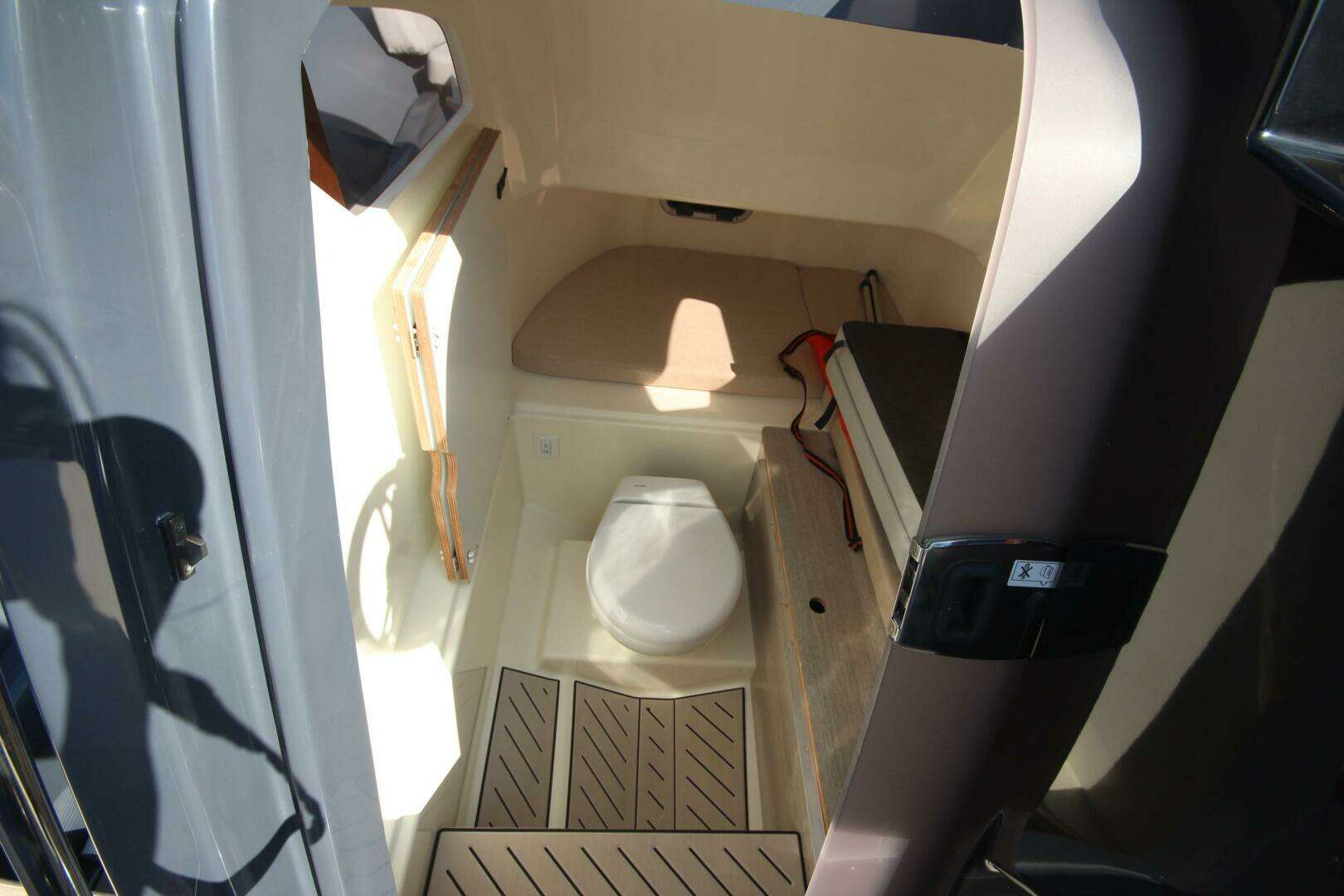 2024 Zodiac Medline 9 NEO - Image 34