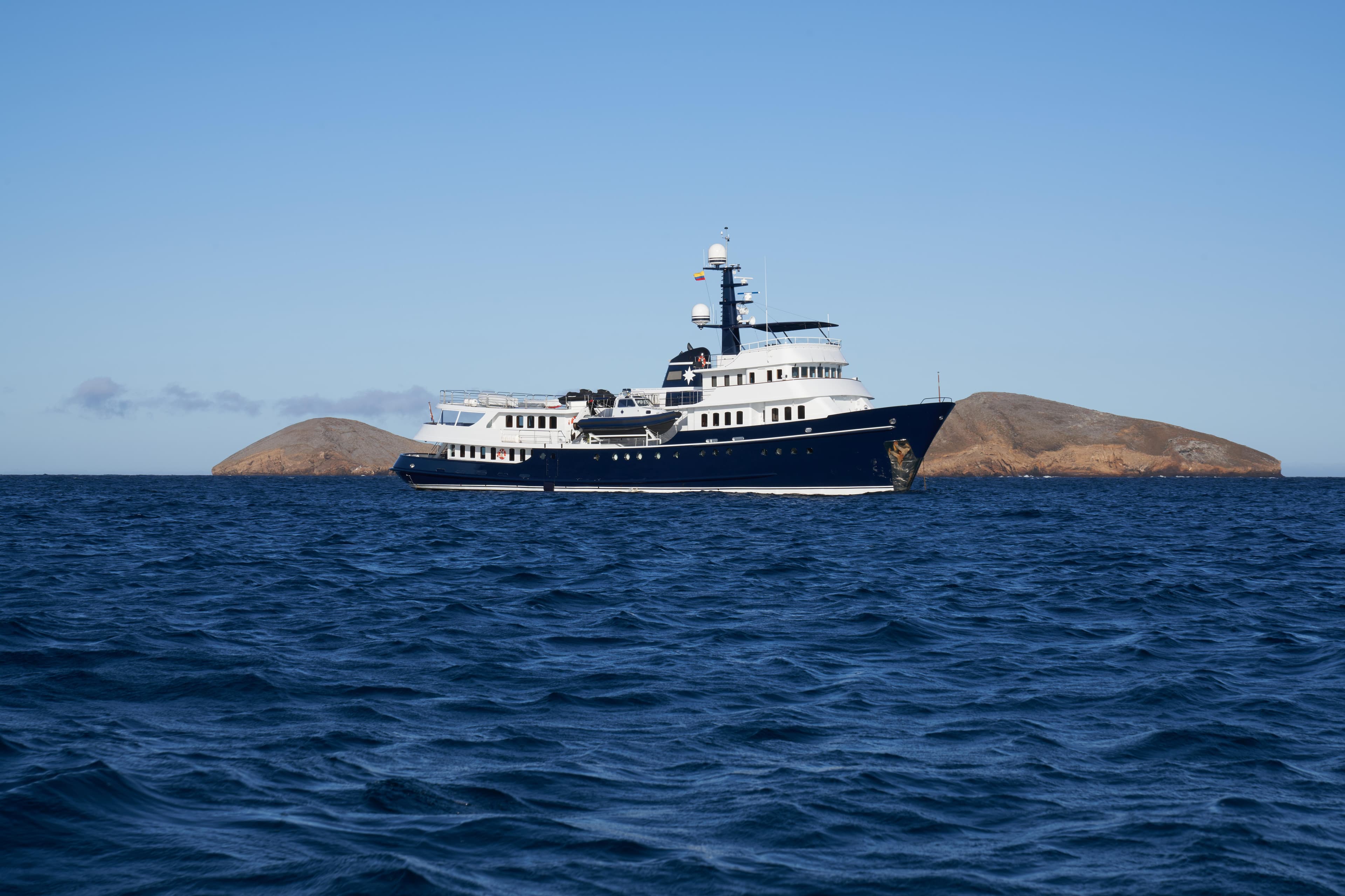 1970 Custom Anastassiades & Tsortanides yacht sailing near rocky islands