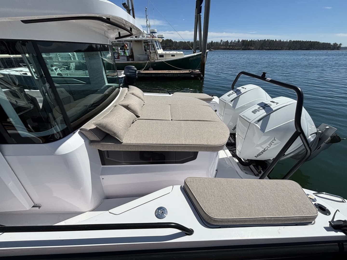 2023 Axopar 37XC Cross Cabin - Image 14