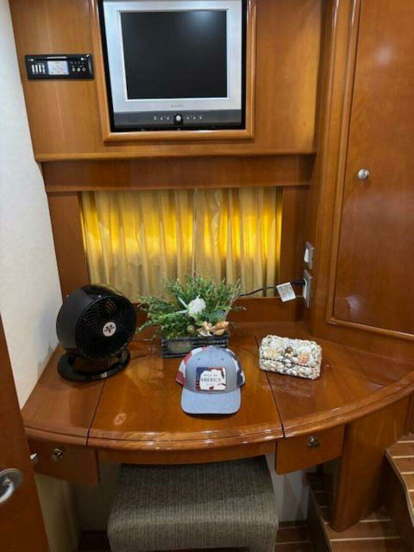 2006 Carver 43 Motor Yacht - Image 109