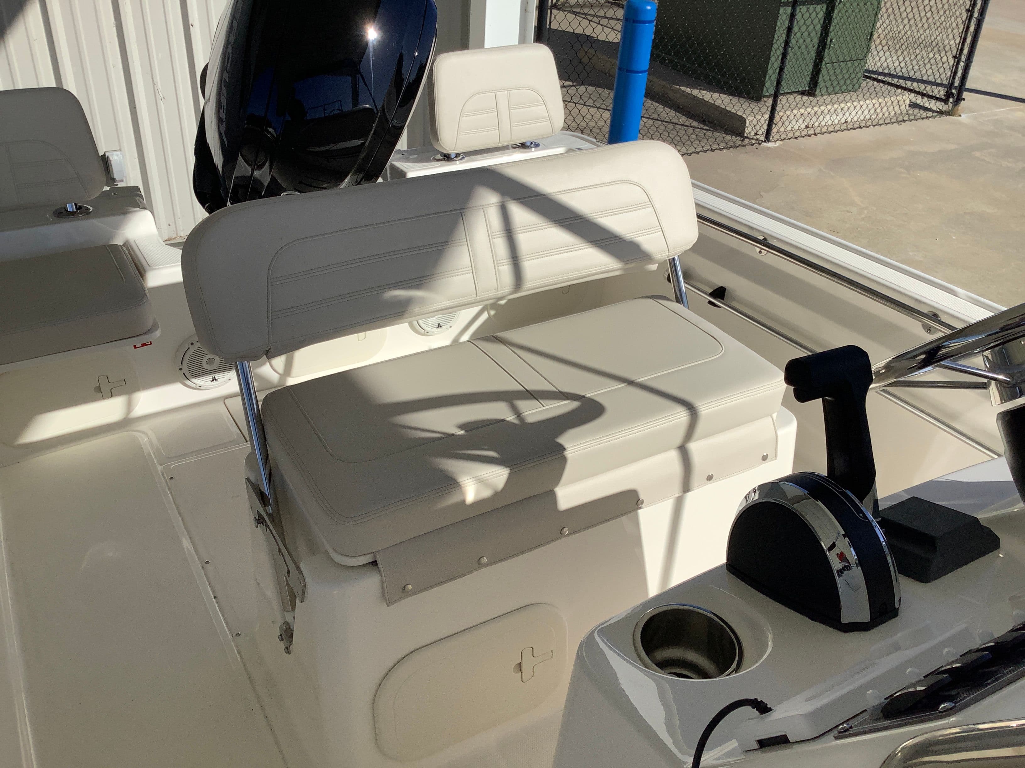 2026 Boston Whaler 170 Montauk - 8