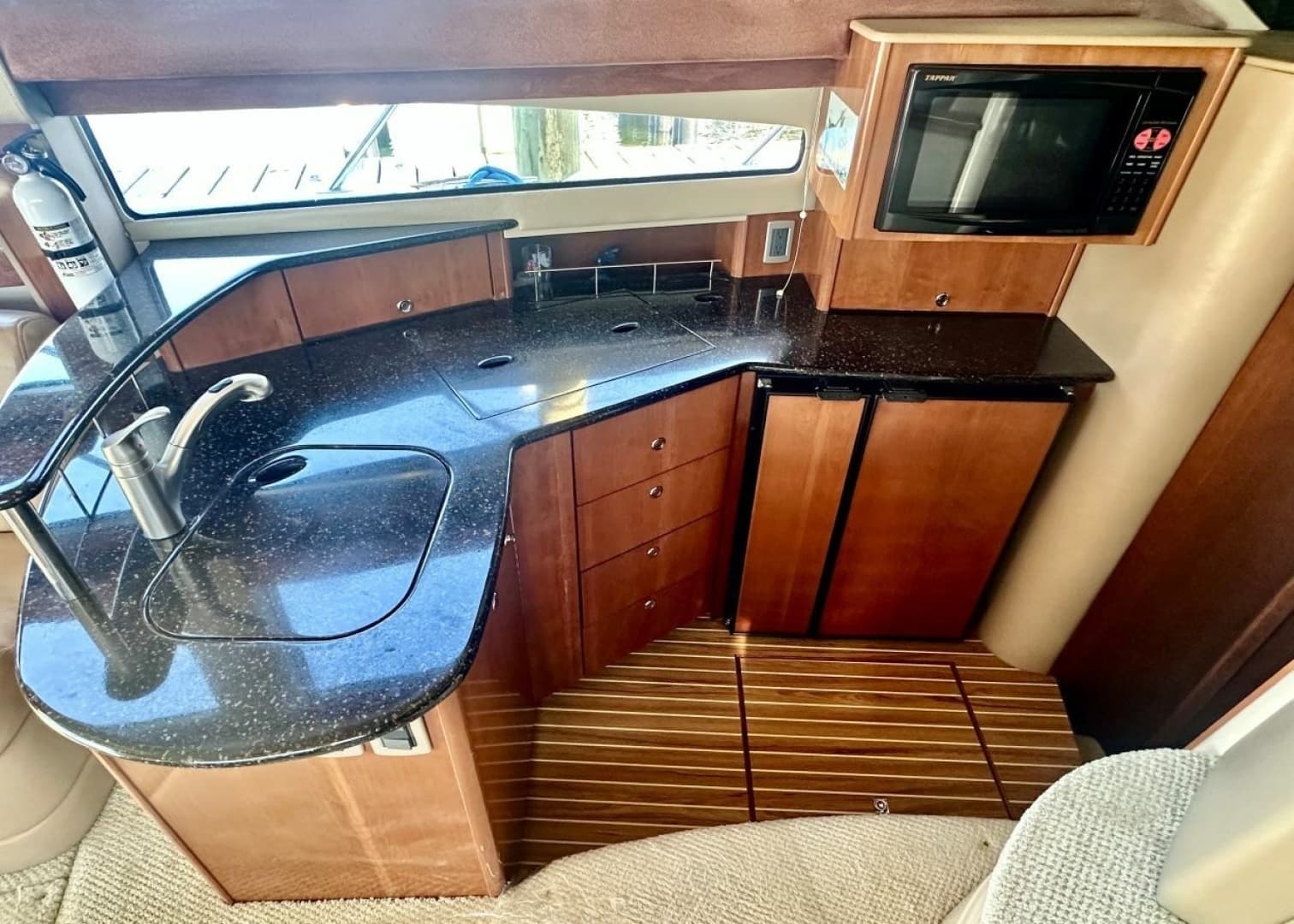2007 Meridian 391 Motor Yacht - Image 12