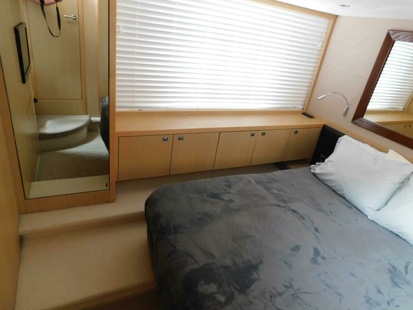 2011 Princess V52 - Image 26